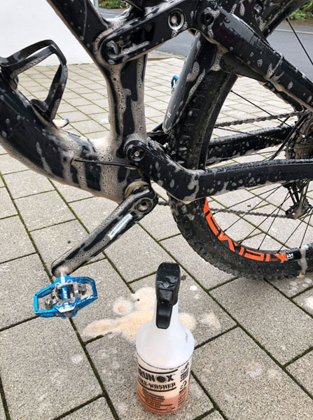 biorazgradljivo čistilo za kolesa brunox bike washer 1l s pršilko