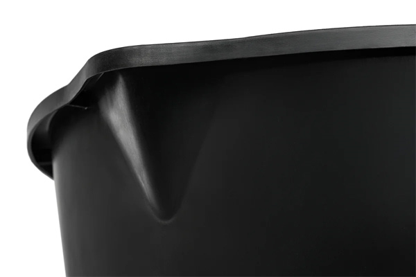 vedro z izlivom in ročajem 15l pe plastično, črno vedro z izlivom in ročajem 15l pe plastično, črno